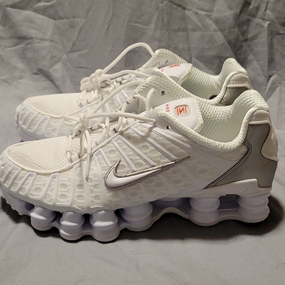 NIKE SHOX TOTAL SHOX TLX R4 WHITE-METALLIC SILVER